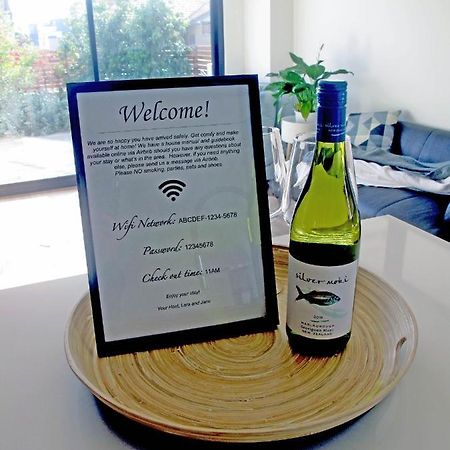 Modern 3 Bedroom Apt With Free Parking, Netflix, Wifi & Welcome Wine By Bnb Pro Ville de Ville de Melbourne Extérieur photo