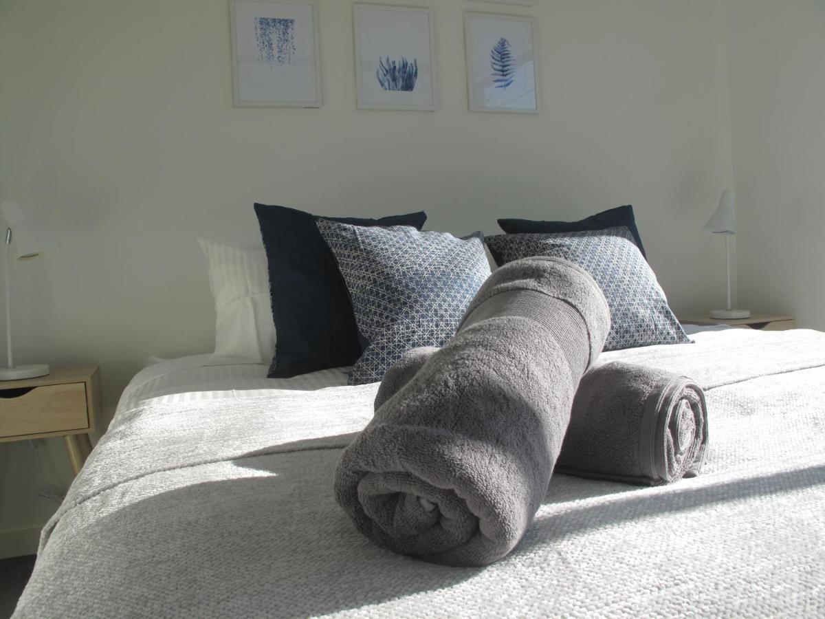 Modern 3 Bedroom Apt With Free Parking, Netflix, Wifi & Welcome Wine By Bnb Pro Ville de Ville de Melbourne Extérieur photo