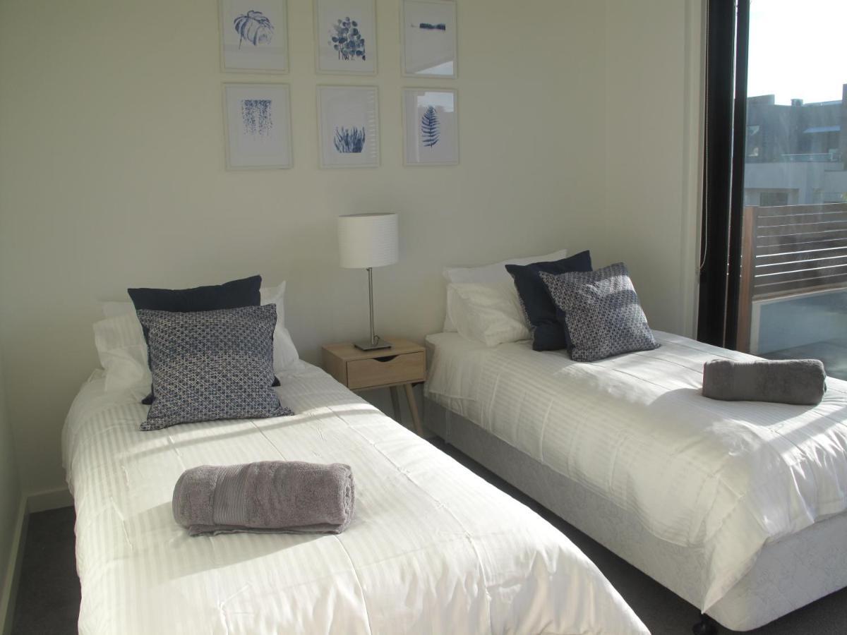 Modern 3 Bedroom Apt With Free Parking, Netflix, Wifi & Welcome Wine By Bnb Pro Ville de Ville de Melbourne Extérieur photo