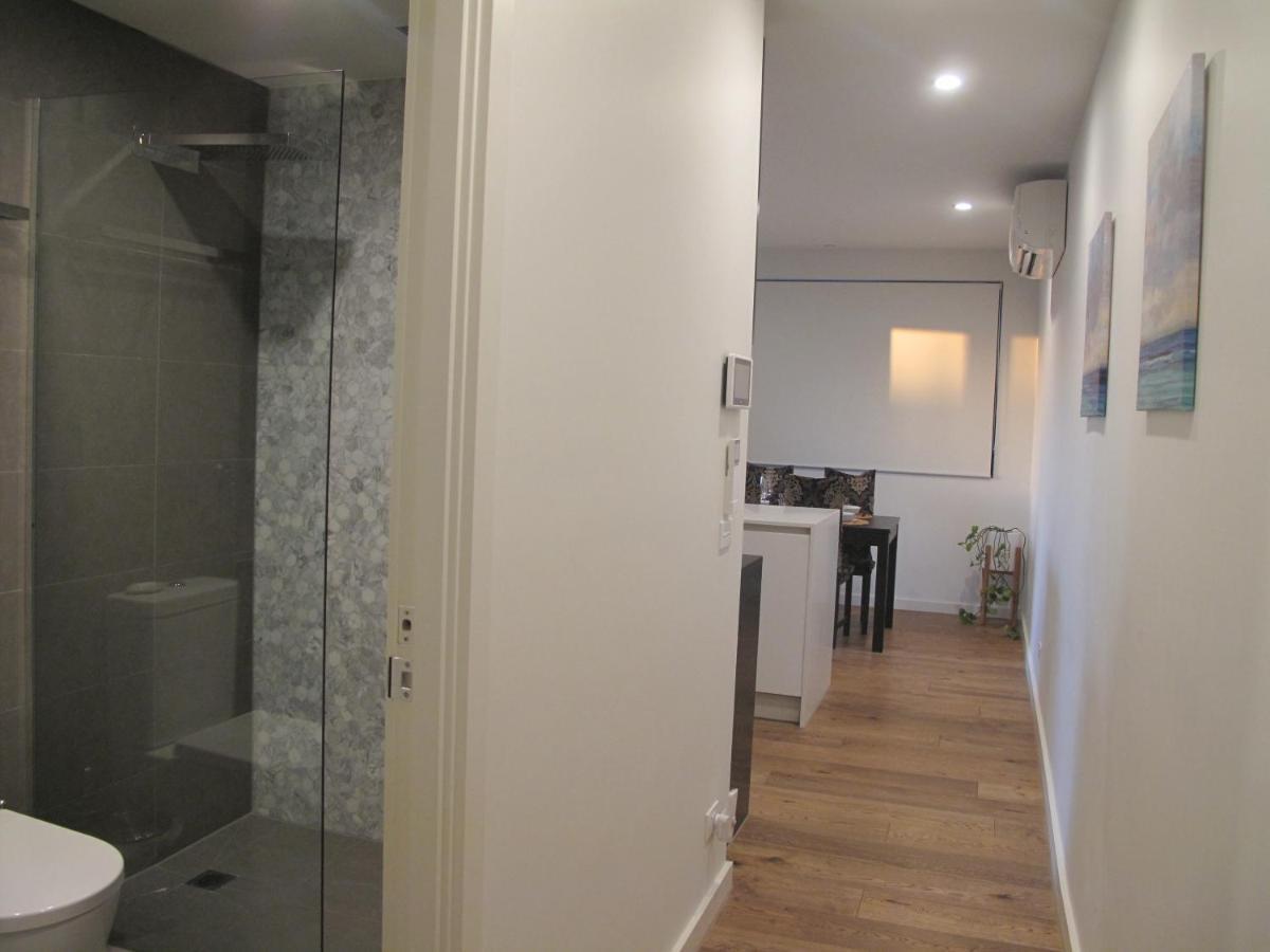 Modern 3 Bedroom Apt With Free Parking, Netflix, Wifi & Welcome Wine By Bnb Pro Ville de Ville de Melbourne Extérieur photo