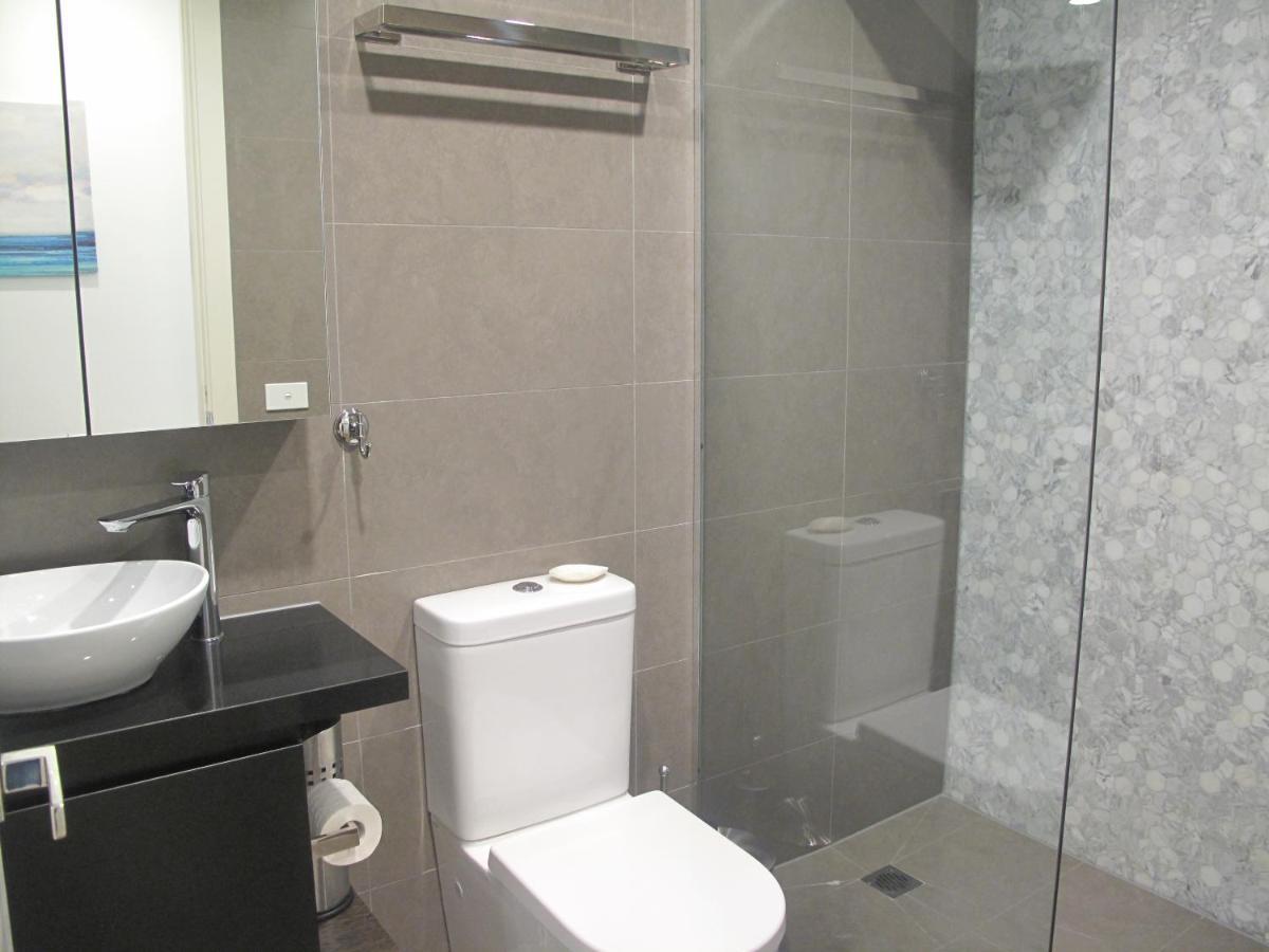 Modern 3 Bedroom Apt With Free Parking, Netflix, Wifi & Welcome Wine By Bnb Pro Ville de Ville de Melbourne Extérieur photo