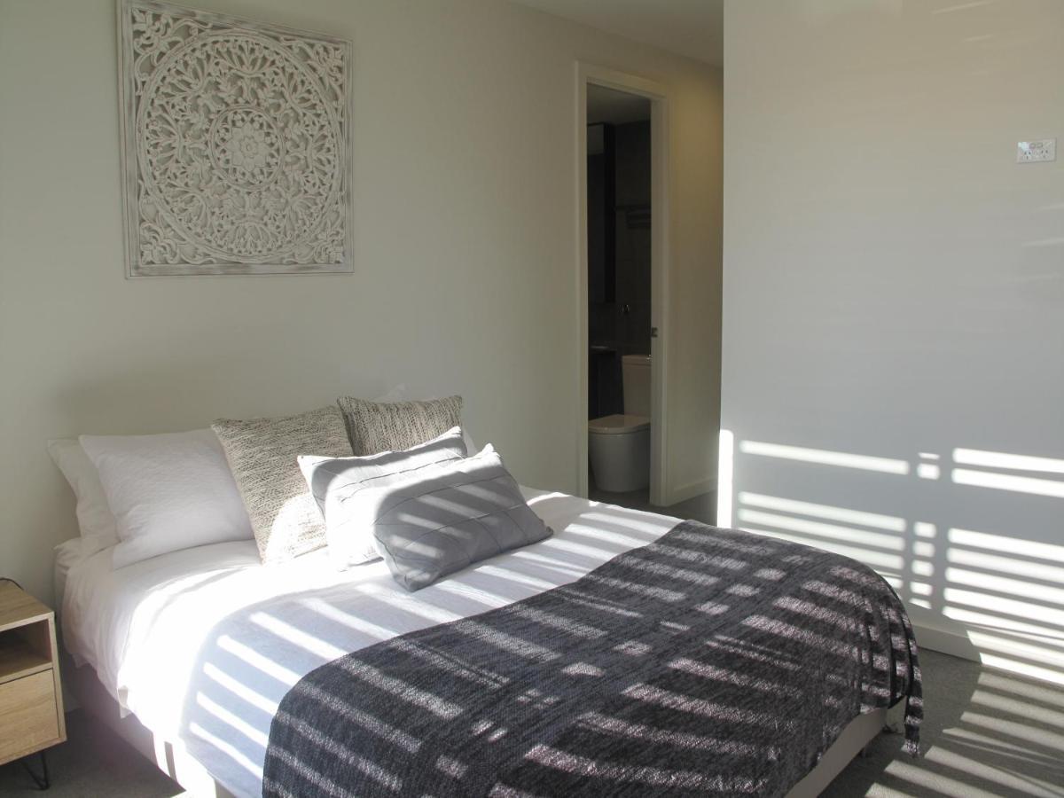 Modern 3 Bedroom Apt With Free Parking, Netflix, Wifi & Welcome Wine By Bnb Pro Ville de Ville de Melbourne Extérieur photo