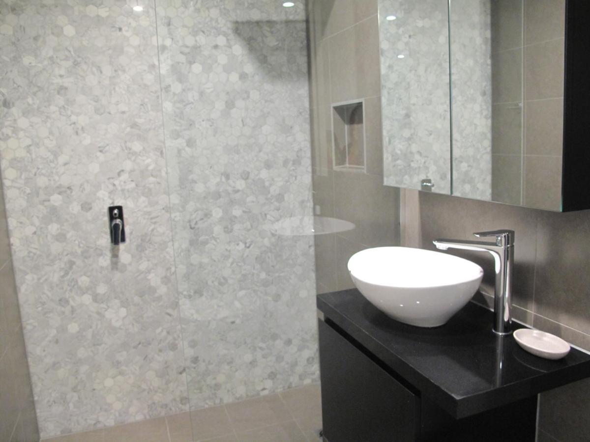 Modern 3 Bedroom Apt With Free Parking, Netflix, Wifi & Welcome Wine By Bnb Pro Ville de Ville de Melbourne Extérieur photo