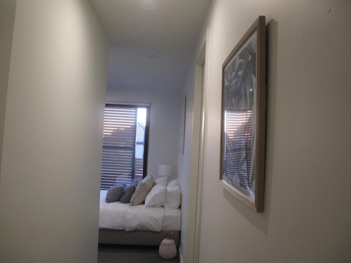 Modern 3 Bedroom Apt With Free Parking, Netflix, Wifi & Welcome Wine By Bnb Pro Ville de Ville de Melbourne Extérieur photo