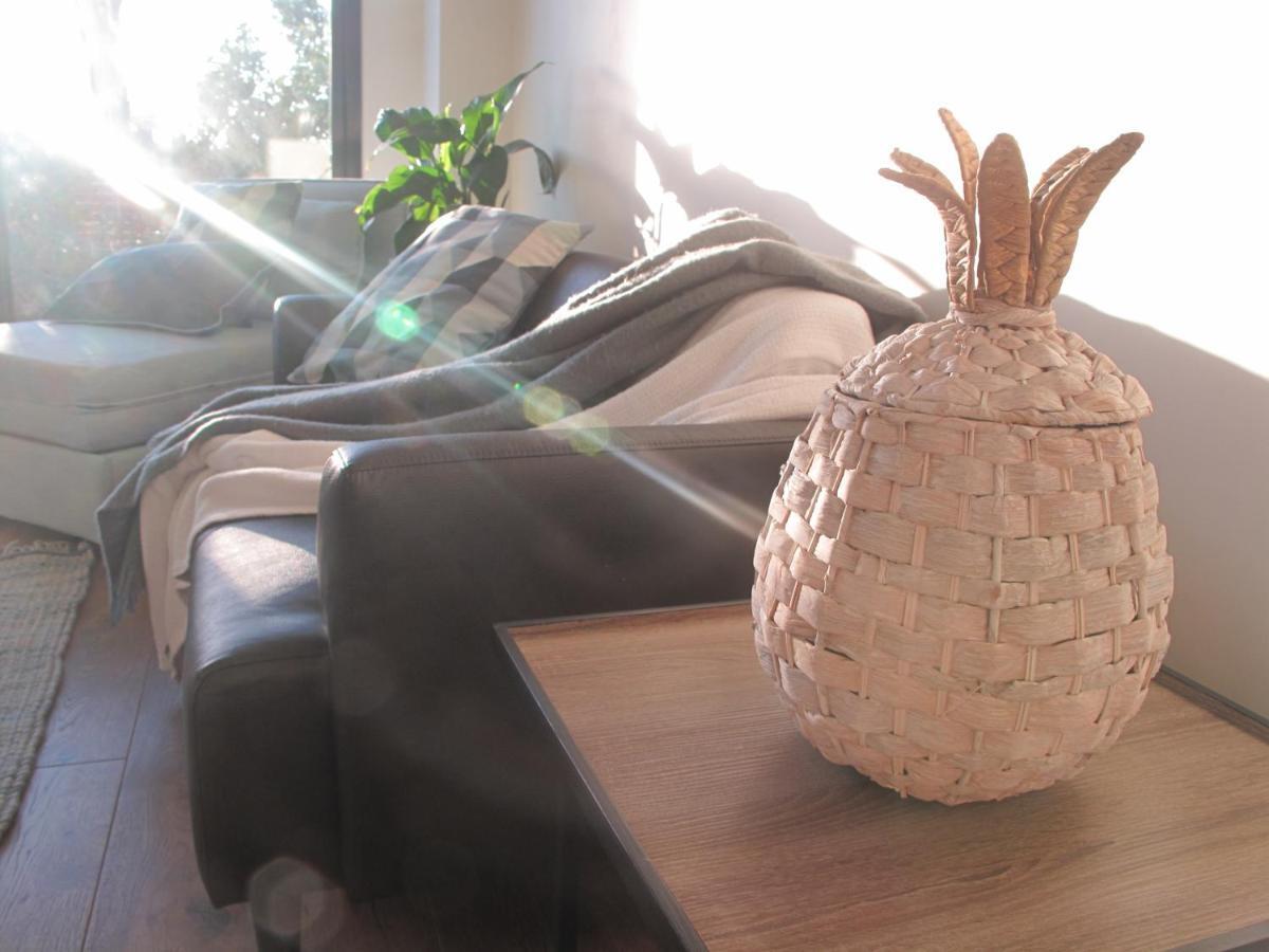 Modern 3 Bedroom Apt With Free Parking, Netflix, Wifi & Welcome Wine By Bnb Pro Ville de Ville de Melbourne Extérieur photo