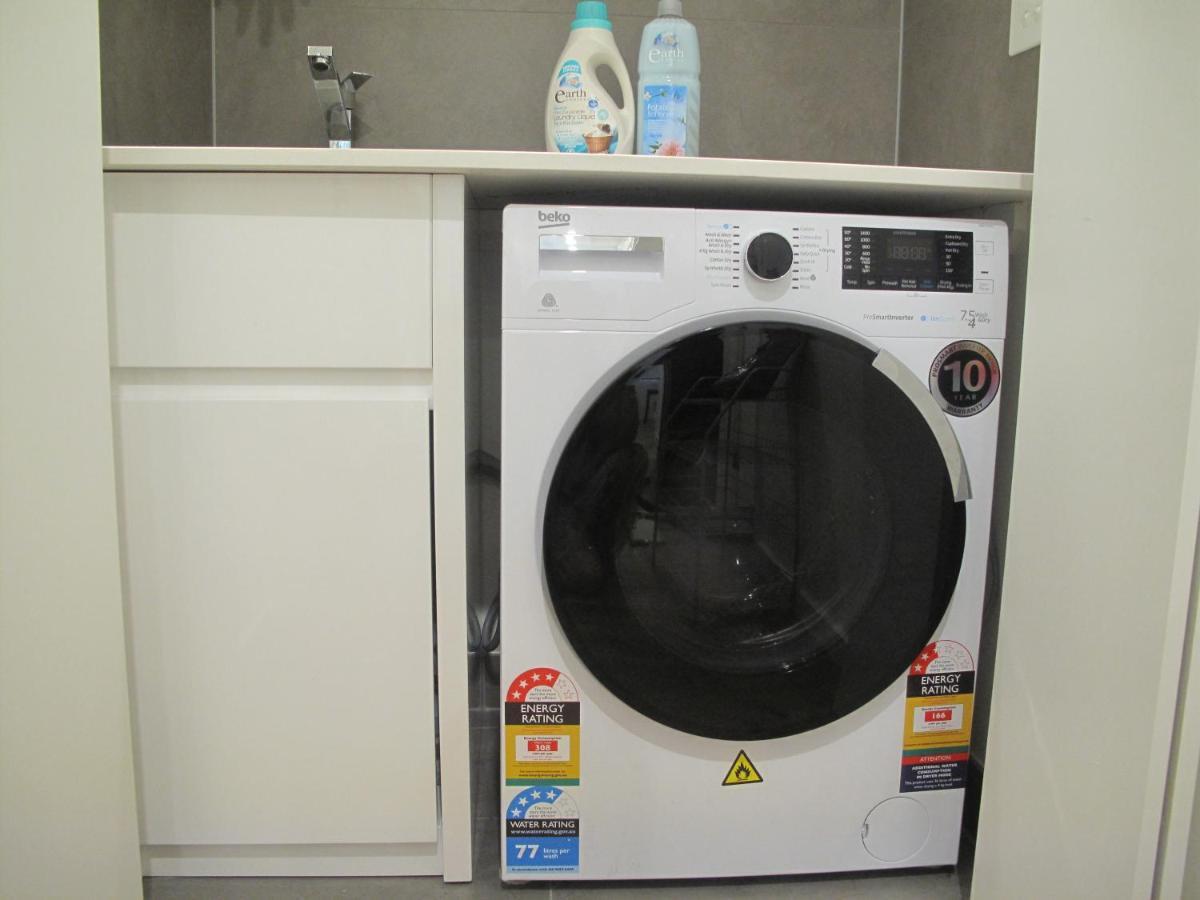 Modern 3 Bedroom Apt With Free Parking, Netflix, Wifi & Welcome Wine By Bnb Pro Ville de Ville de Melbourne Extérieur photo